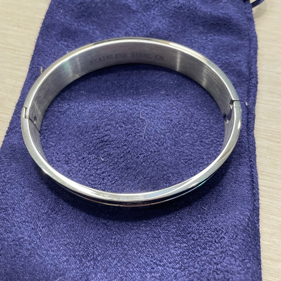 Tory Burch bracelet - Picture 2 of 2